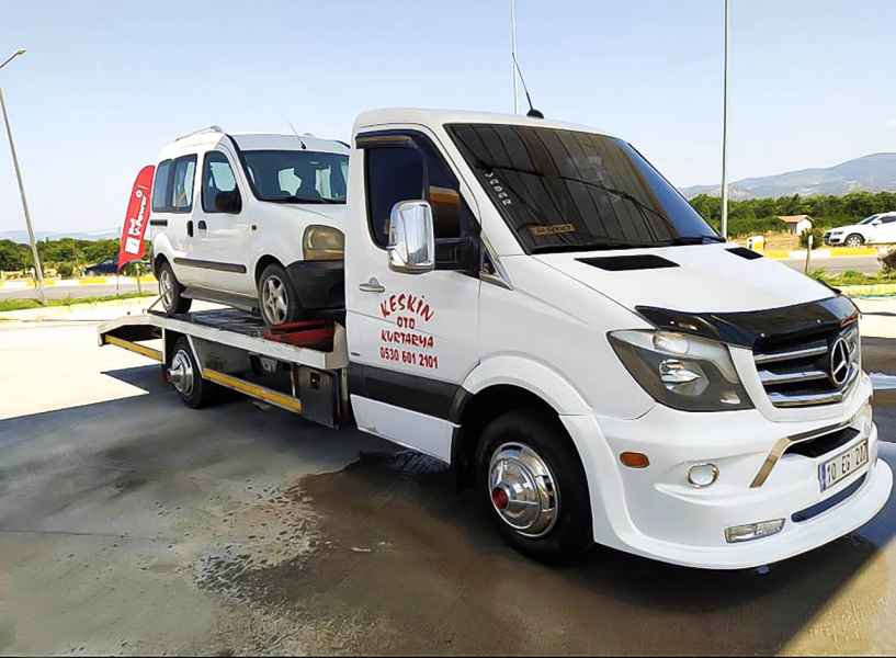 Göreve hazır bekleyen Mercedes Sprinter oto kurtarma aracı